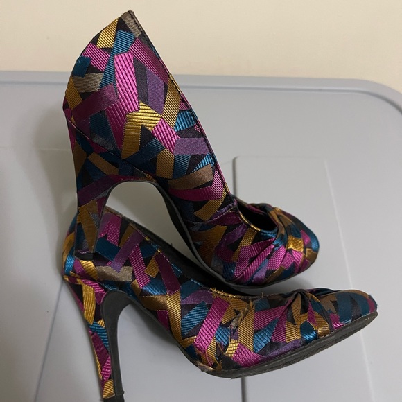 Rocket Dog Multi-Color Pumps - Picture 9 of 10